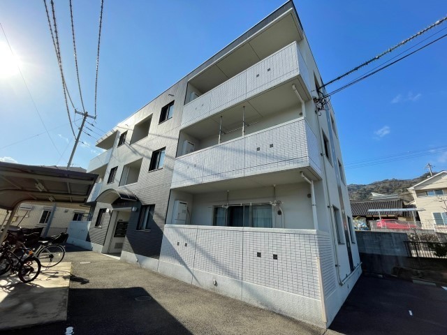 ラヴィーヌ緑井III号館の外観写真