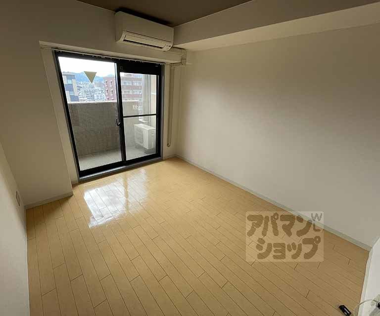 京の五条GREENHOUSEの居間写真