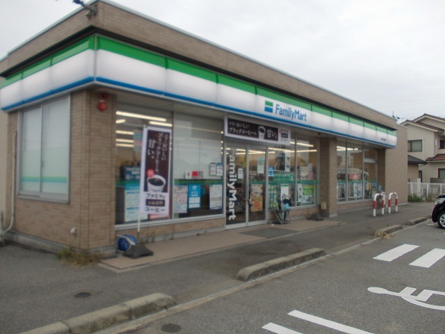 コンビニ　ファミリーマート（コンビニ）まで250m