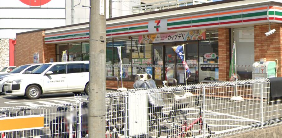 コンビニ　セブンイレブン 広島東雲本町3丁目店（コンビニ）まで52m
