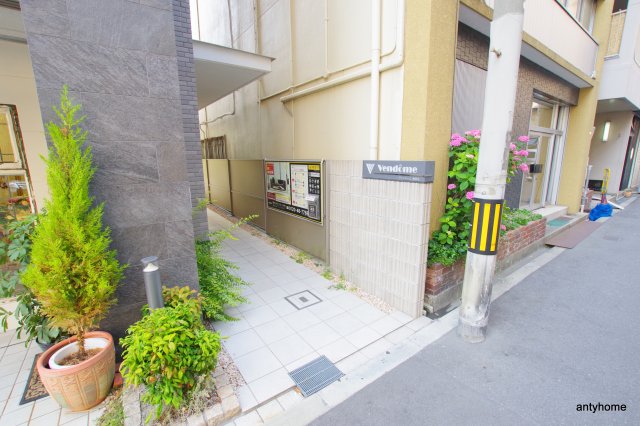 地下鉄御堂筋線 中津駅 徒歩2分 9階建 築12年の外観写真