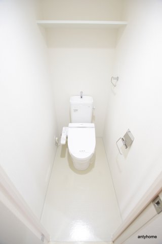 地下鉄御堂筋線 中津駅 徒歩2分 9階建 築12年のトイレ写真