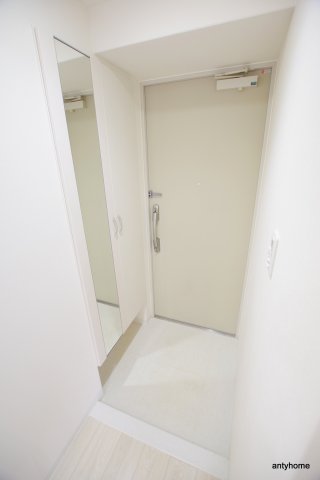 地下鉄御堂筋線 中津駅 徒歩2分 9階建 築12年の玄関写真