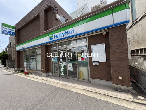 コンビニ　ファミリーマート 駒沢大学駅前店（コンビニ）まで193m