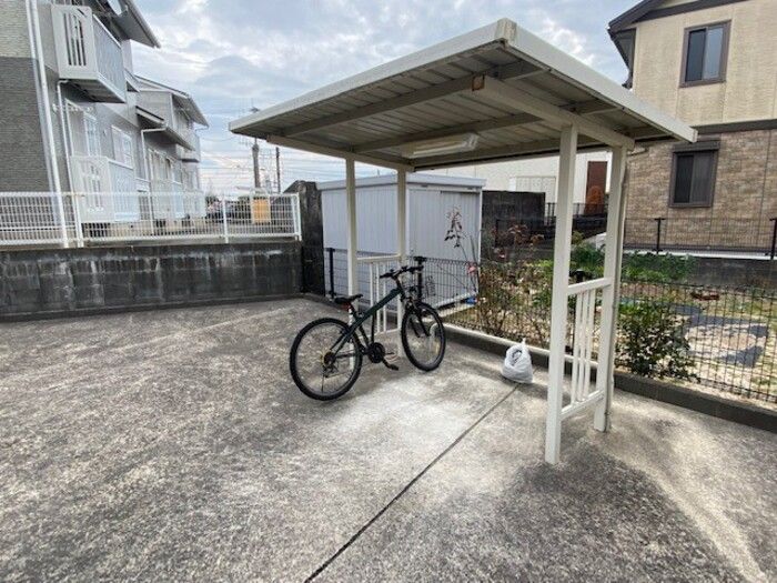 その他共有部分　駐輪場に自転車も停められます♪
