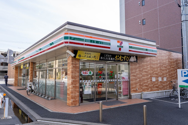 コンビニ　セブンイレブン京成稲毛駅前店（コンビニ）まで287m