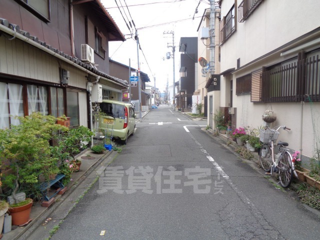 スーパー　ライフ　二条駅前店（スーパー）まで584m