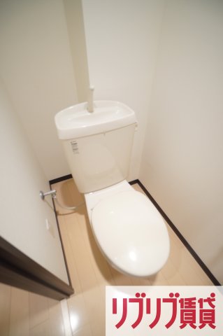 ＪＲ総武線 千葉駅 徒歩7分 4階建 築15年のトイレ写真
