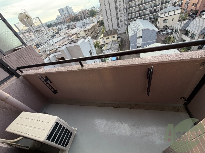 バルコニー　バルコニーは天気の良い日には洗濯物も良く乾きそうですね。