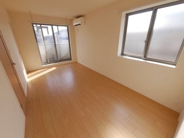居室・リビング　★エアコン付きのお部屋★