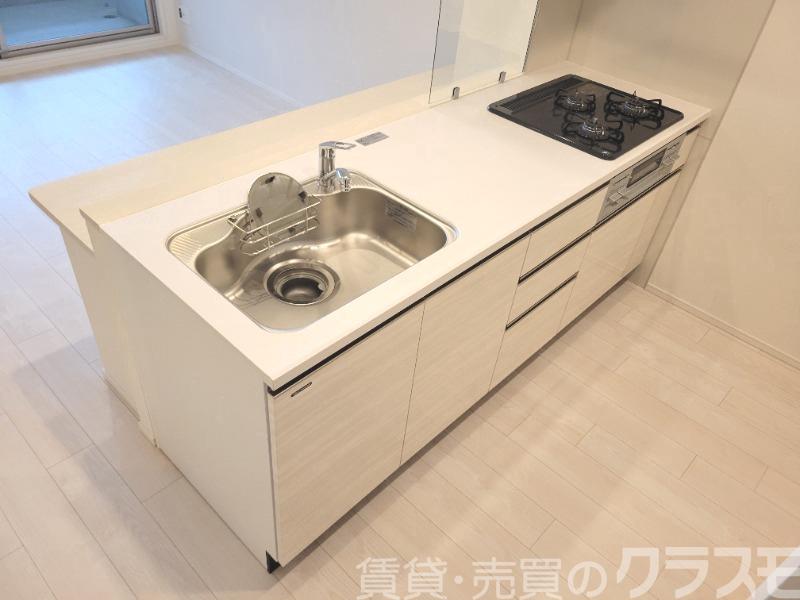 キッチン　効率よくお料理できる３口コンロ付き♪