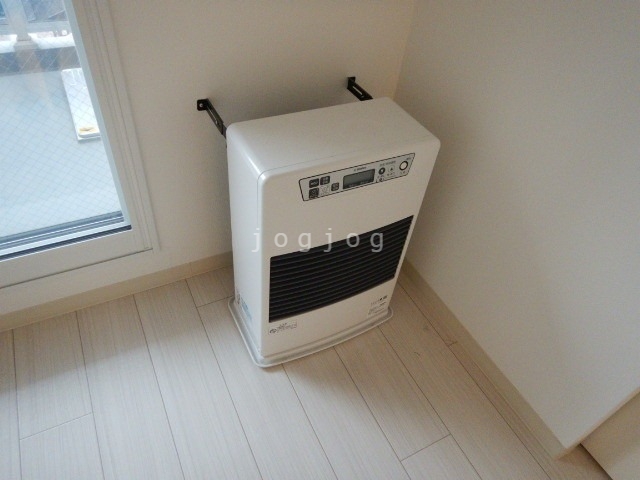 その他設備　冬はあったか石油ストーブです。