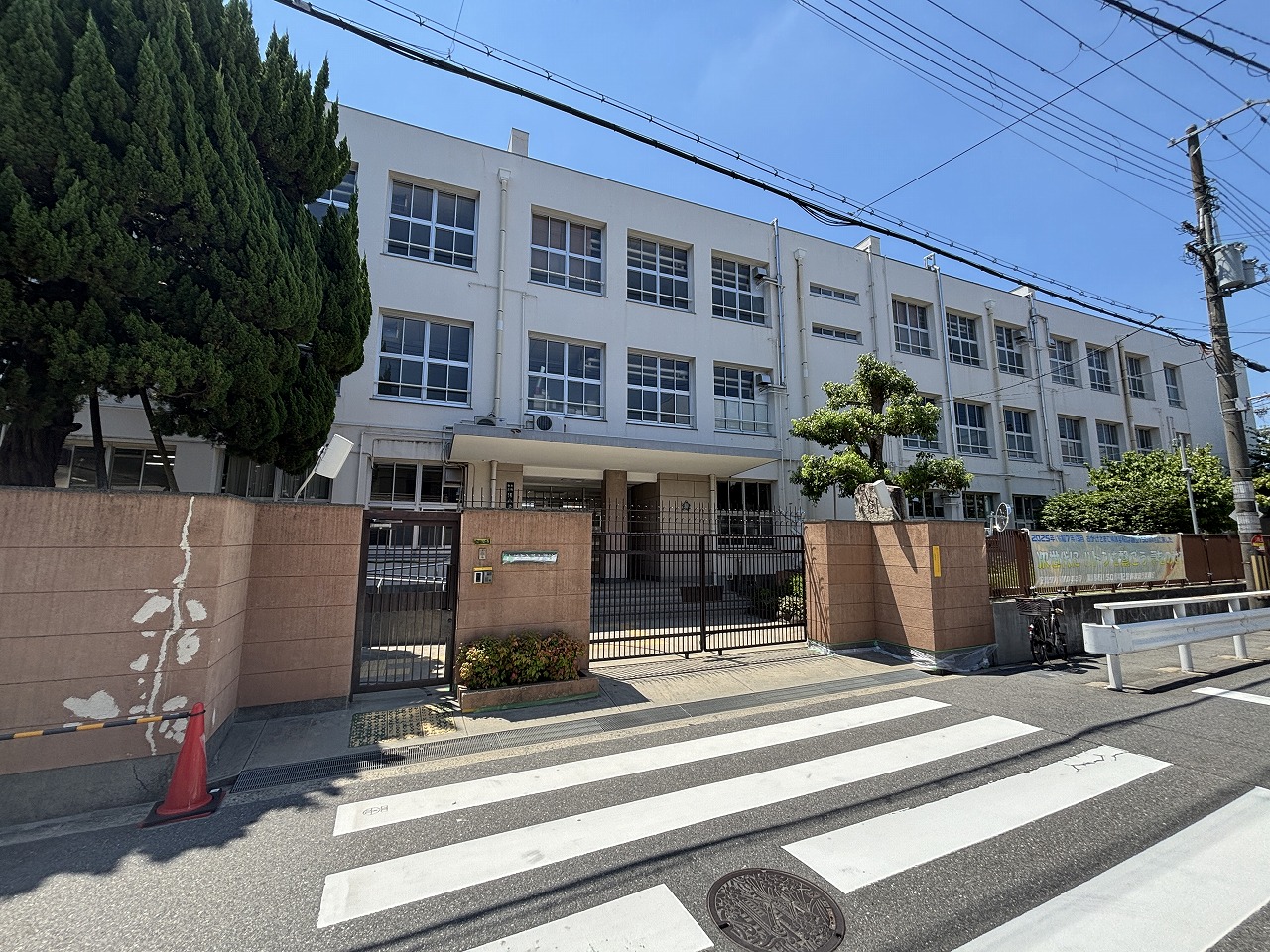 小学校　大阪市立巽小学校（小学校）まで577m