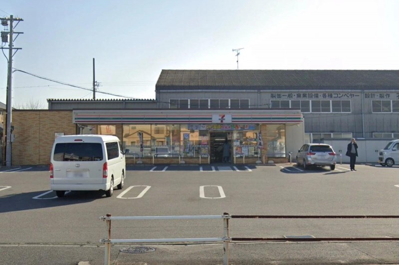 コンビニ　セブンイレブン 高浜稗田町店（コンビニ）まで696m