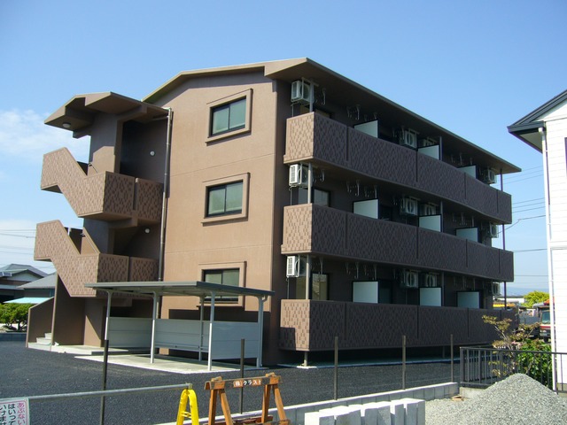 富士市森下のマンションの建物外観