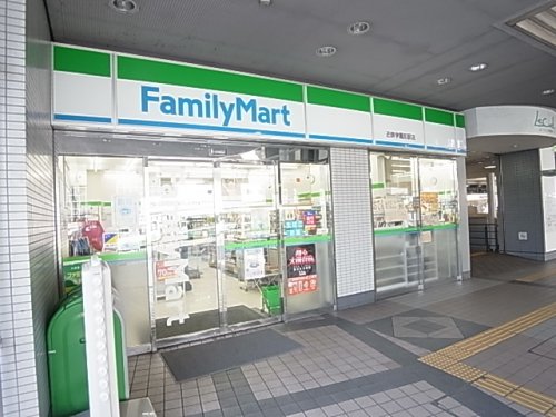 コンビニ　ファミリーマート　近鉄学園前駅店（コンビニ）まで496m
