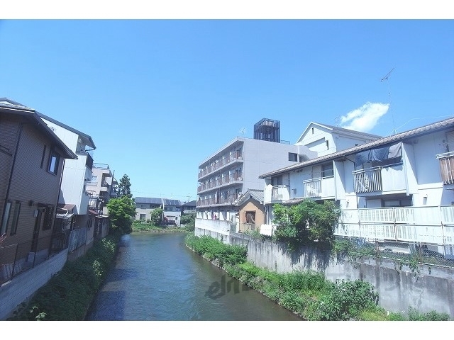 京都市伏見区紙子屋町のマンションの建物外観