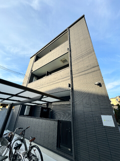 堺市西区浜寺諏訪森町東のアパートの建物外観