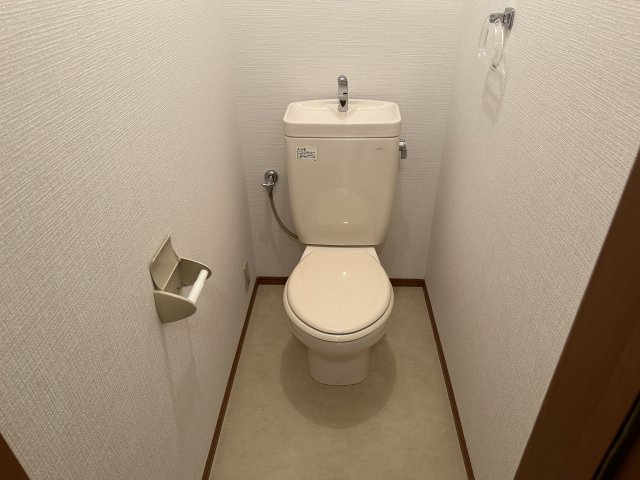 【姫路市飾磨区妻鹿のアパートのトイレ】