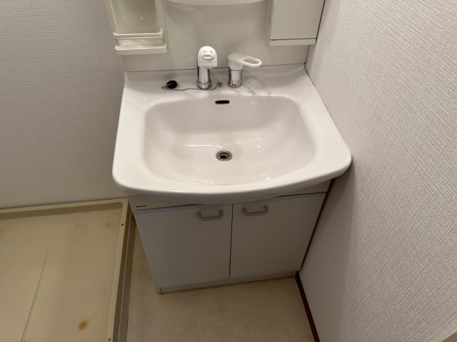 【姫路市飾磨区妻鹿のアパートの洗面設備】
