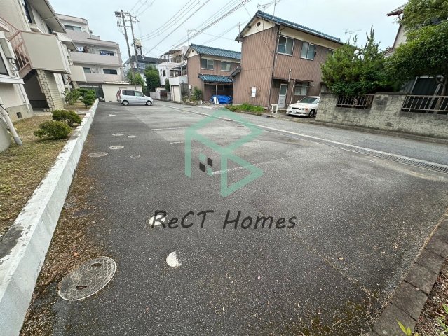 【姫路市飾磨区清水のアパートの駐車場】