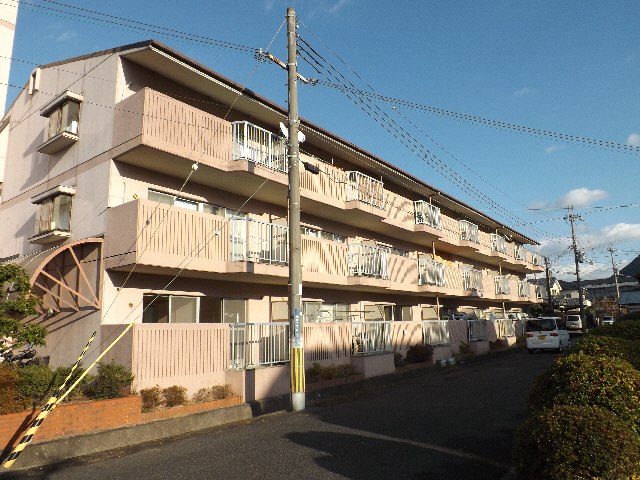 【野洲市行畑のマンションの建物外観】