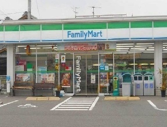 コンビニ　ファミリーマート（コンビニ）まで350m