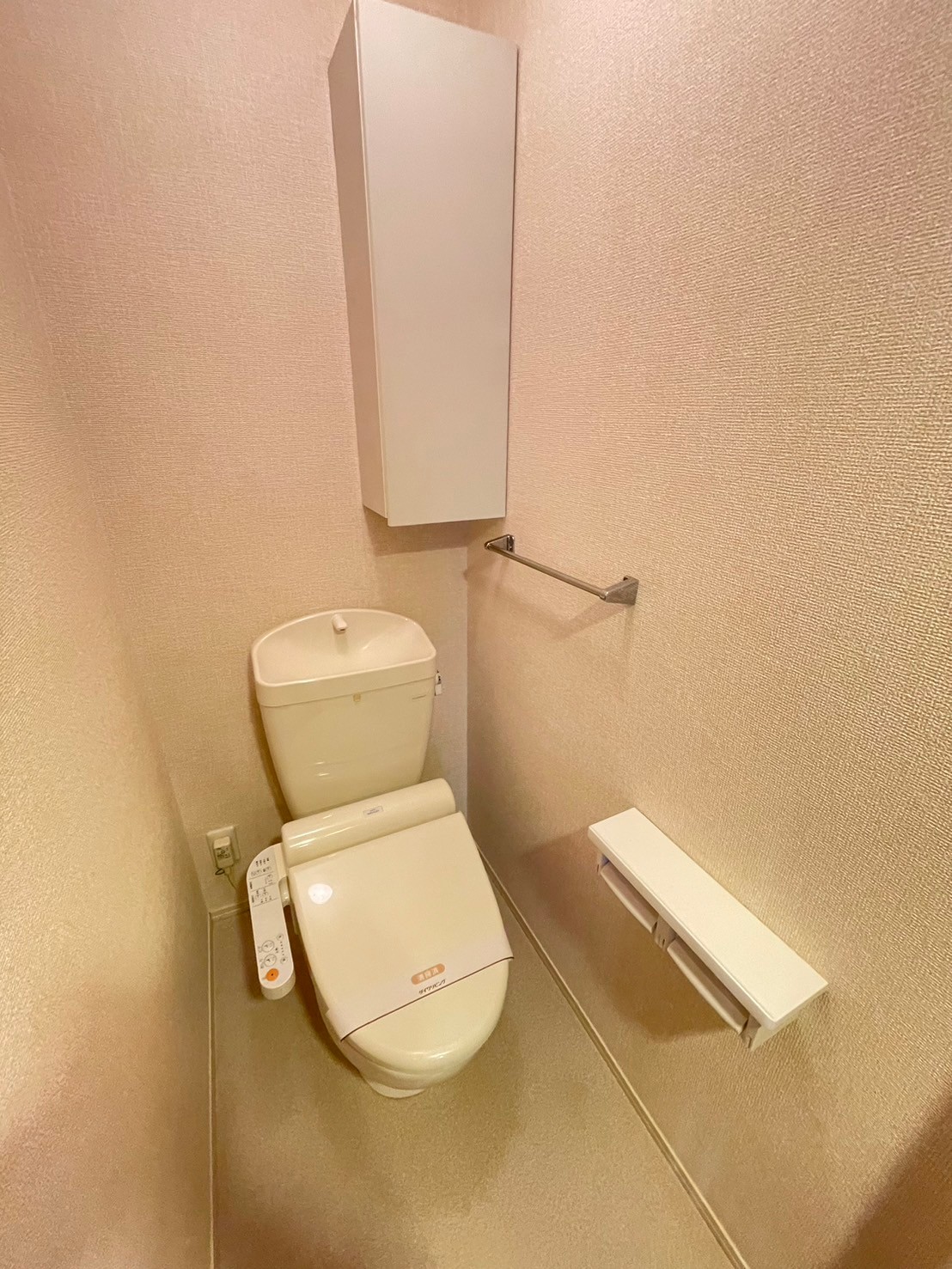 トイレ　温水洗浄便座