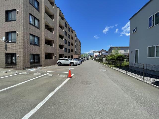 【函館市川原町のマンションの駐車場】