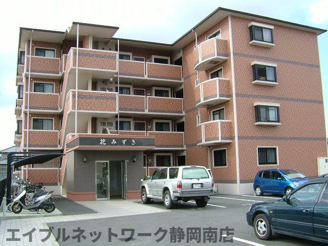 【焼津市五ケ堀之内のマンションの建物外観】