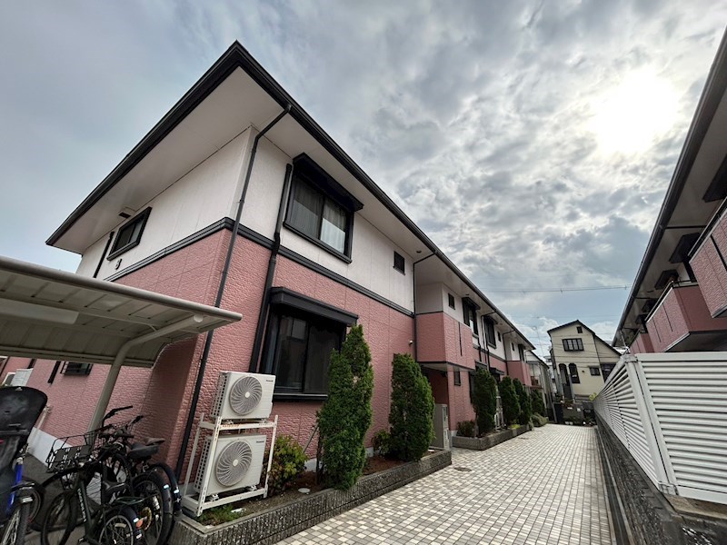 芦屋市大東町のアパートの建物外観