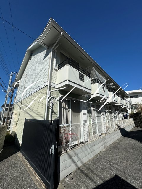 三木市緑が丘町本町のアパートの建物外観