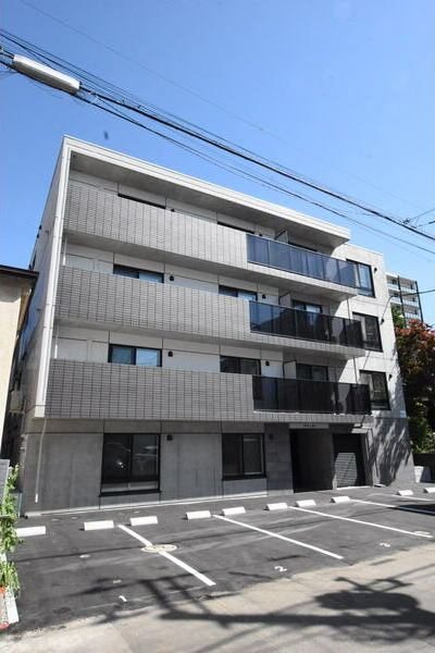 【札幌市中央区南十五条西のマンションの建物外観】