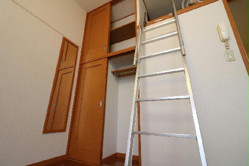 収納　上下に豊富なクローゼット収納スペースを確保！