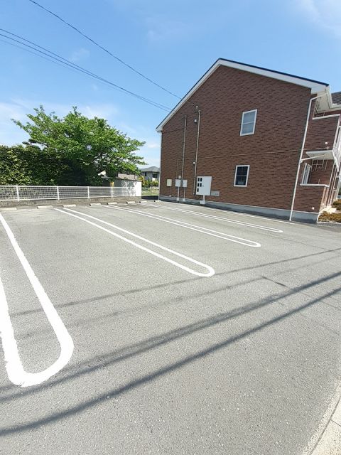 【サンピエーノ高井Ａの駐車場】