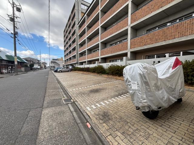 【名古屋市中川区中島新町のマンションの駐車場】