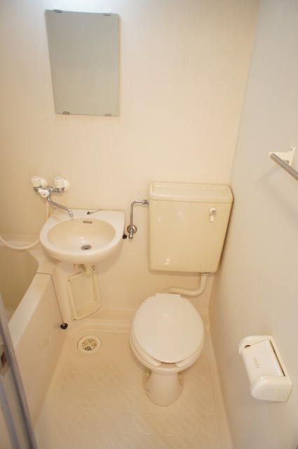 バス・シャワールーム　お手入れが簡単な３点ユニットバス