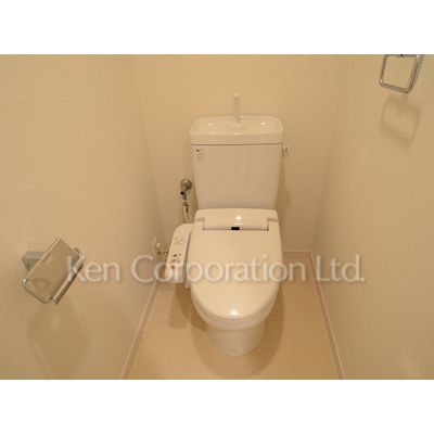 トイレ　同タイプ2階のお部屋を撮影。仕様が異なることがあります。