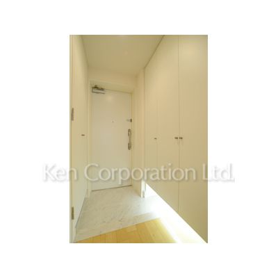 玄関　同タイプ2階のお部屋を撮影。仕様が異なることがあります。