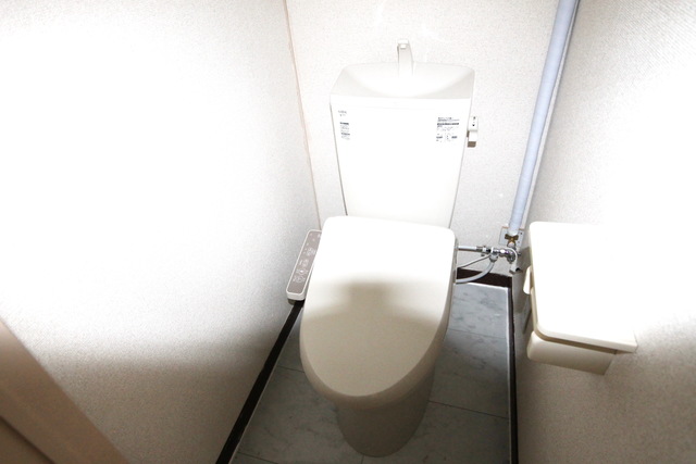 東北新幹線 郡山駅 徒歩18分 7階建 築49年のトイレ写真