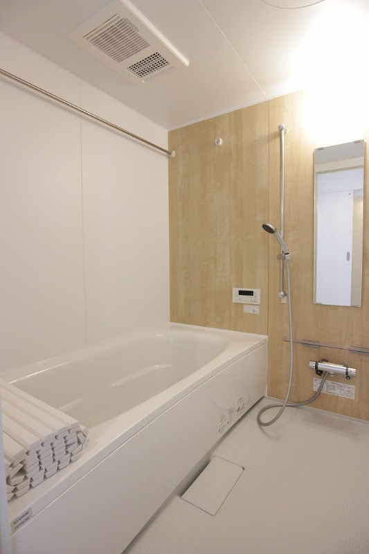 バス・シャワールーム　便利な浴室乾燥機付きのゆったりバスルーム☆