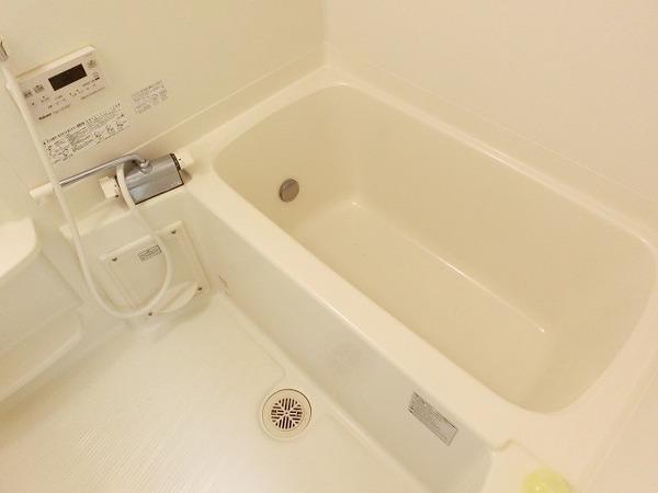 バス・シャワールーム　浴室乾燥機、追い焚き機能付きバス！