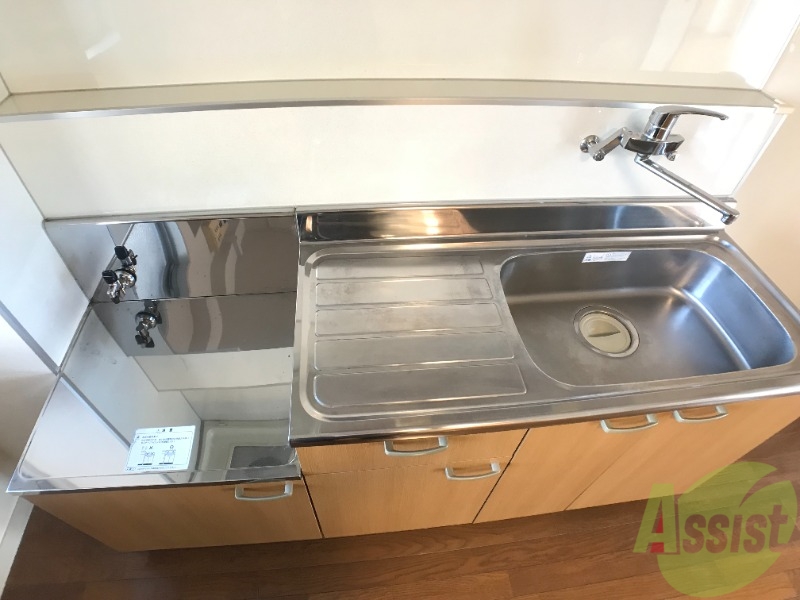 キッチン　キッチンにはガスコンロを設置して使用してください。