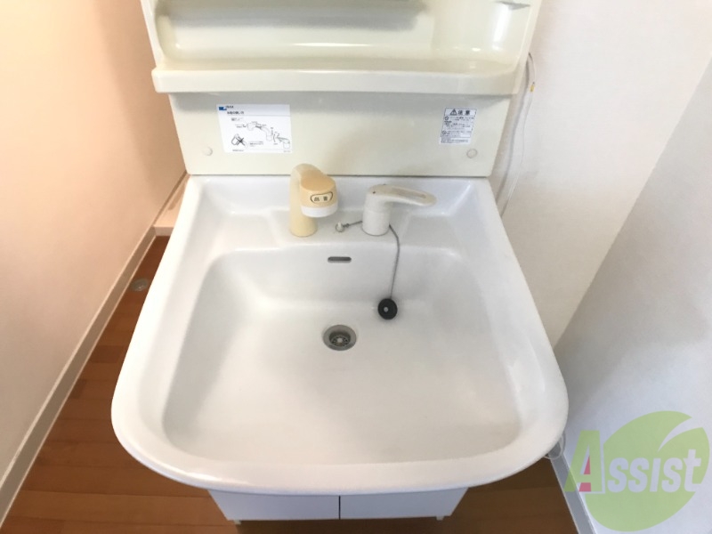 洗面設備　洗面台は独立しています。朝の身支度はこちらでどうぞ～