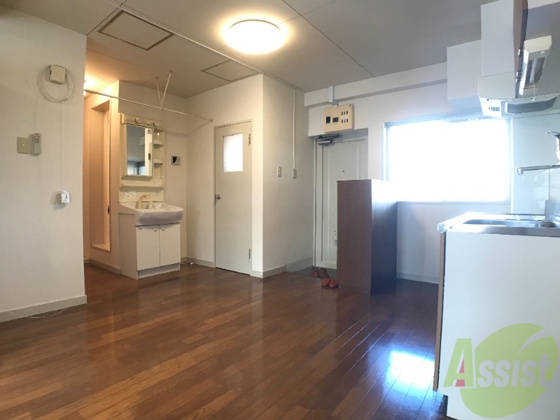 居室・リビング　ダイニングキッチンを撮影しました。広々していていいですね！