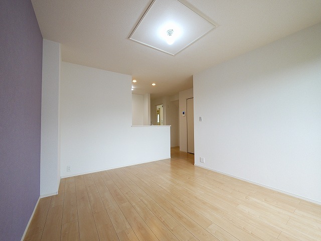 居室・リビング　こちらのリビングで趣味の時間をお楽しみください