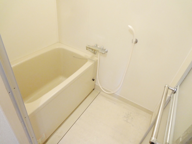 バス・シャワールーム　同物件別号室の写真です。