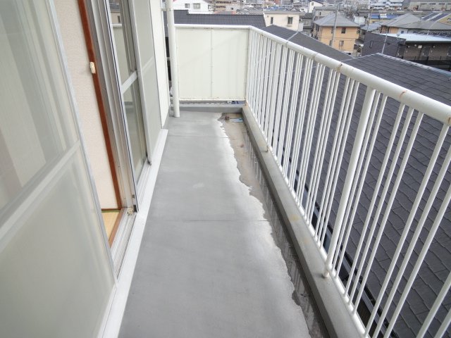 バルコニー　同物件別号室の写真です。