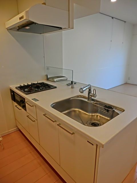 キッチン　リビングを見渡せるカウンターキッチン