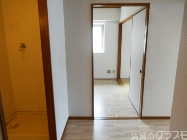 玄関　玄関を一歩入ると・・・こんな感じです。